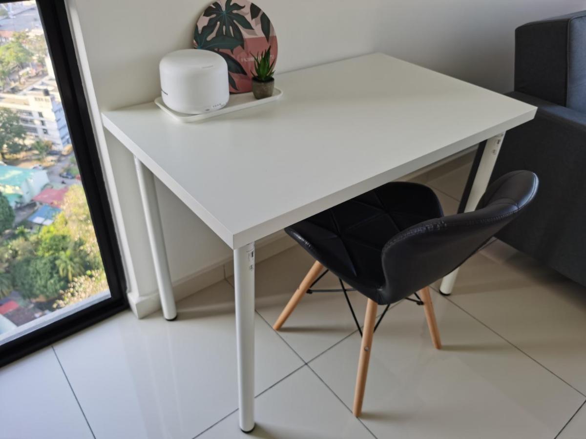 Beacon Exec Suites# Msg Chair#Disney Hotstar George Town Exterior foto